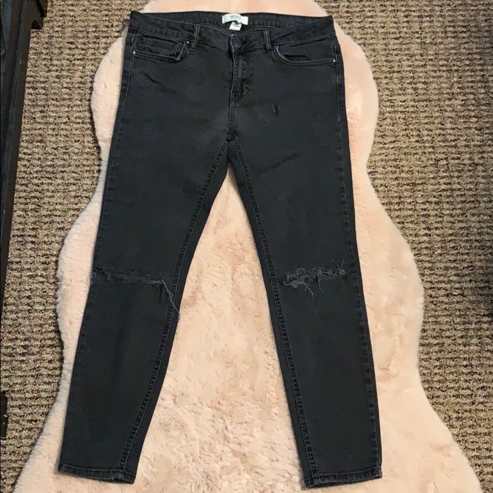 5 for $25🎈 Forever 21 distressed pants